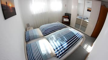 1 bedroom, cots/infant beds, WiFi, bed sheets