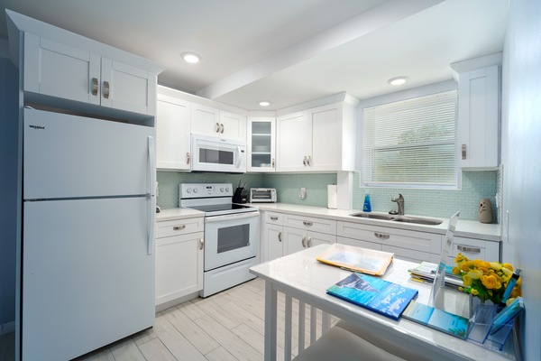 Refrigerador, microondas, horno, placa de cocina