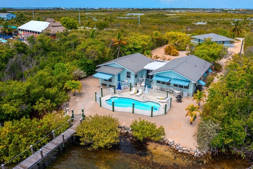 Waterfront Beach Houses with Dock & Heated Pool!