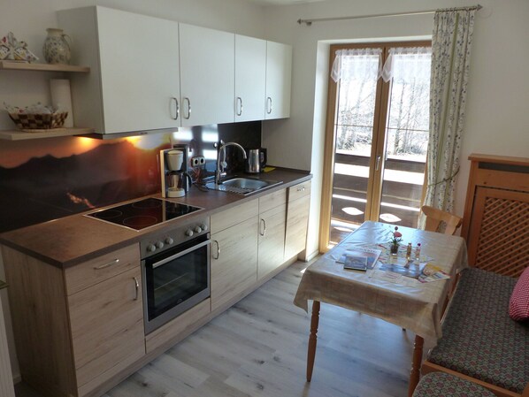 Kühlschrank, Ofen, Herdplatte, Geschirrspüler