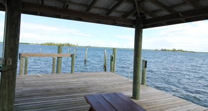 Indian River Lagoon Waterfront Cottages, Cottage #4 The Flounder, I Brm King