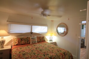 1 bedroom, iron/ironing board, WiFi, bed sheets - Indian River Lagoon Waterfront Cottages, Cottage #4 The Flounder, I Brm King (Fort Pierce)