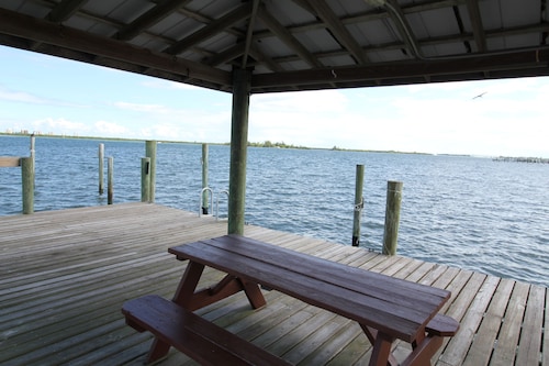 Indian River Lagoon Waterfront Cottages, Cottage #4 The Flounder, I Brm King