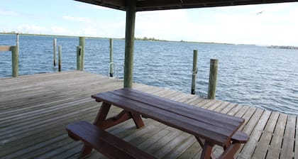 Indian River Lagoon Waterfront Cottages, Cottage #4 The Flounder, I Brm King