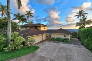 Unclassified image, 5 of 31, button