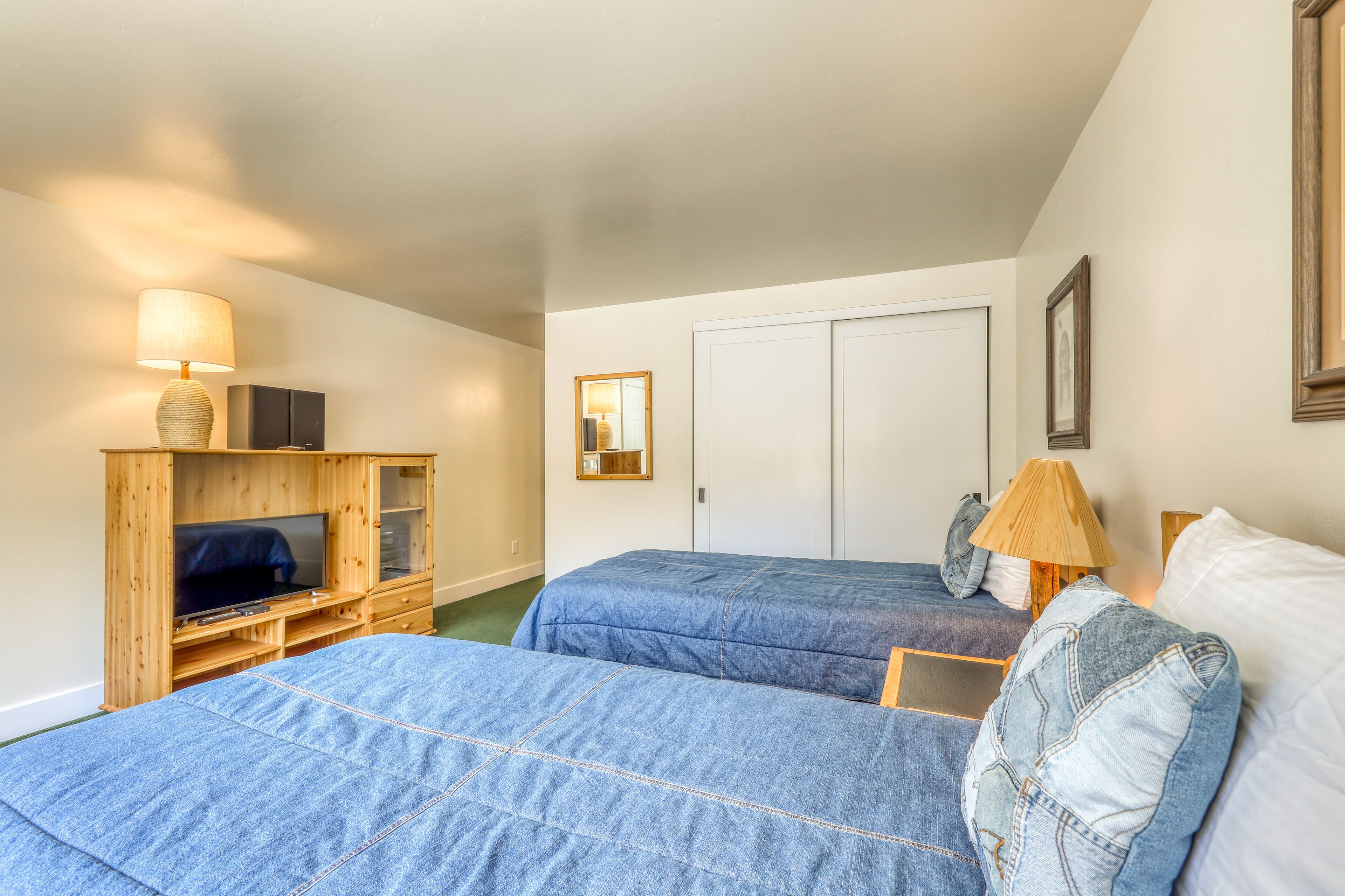 2 bedrooms, iron/ironing board, Internet, bed sheets