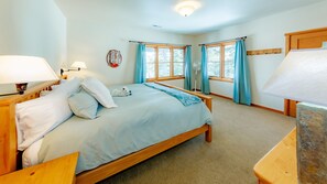 6 bedrooms, desk, iron/ironing board, free WiFi