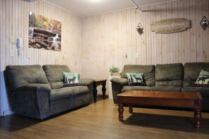 Smart TV, fireplace - 2 bedroom 2 bathroom…sleeps 10 with spectacular views  (Beech Mountain)