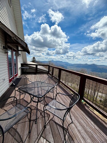 Mountain Escape w/ private balcony & spectacular view - Near skiing and hiking