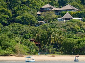 Beach nearby, sun loungers, beach towels