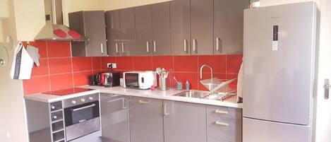 Réfrigérateur, four, plaque de cuisson, lave-vaisselle