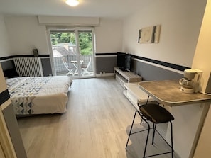 Schreibtisch, schallisolierte Zimmer, WLAN, Bettwäsche