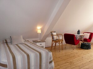 3 bedrooms, iron/ironing board