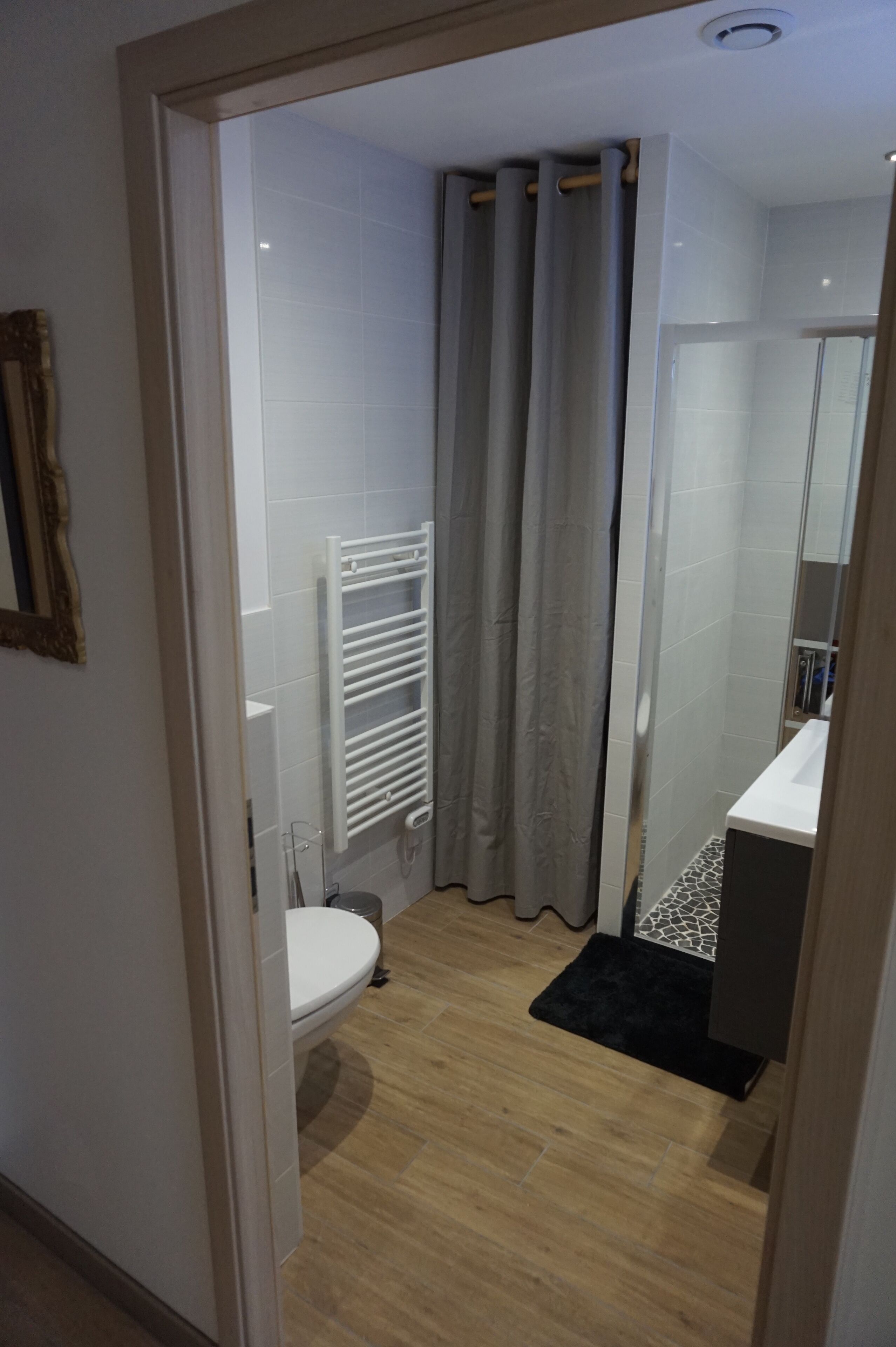 Douche, sèche-cheveux