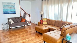 Smart TV - Renovated Beach House Close to Everything, Minutes to Boston (Quincy)