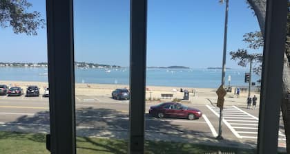 Renovated Beach House Close to Everything, Minutes to Boston