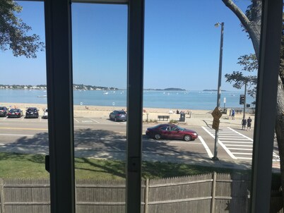 Renovated Beach House Close to Everything, Minutes to Boston