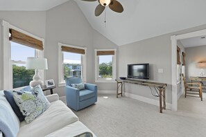 TV, DVD player, table tennis, books - Family Home w/ Private Pool & A two min. walk to the Beach. Lots of extras (Isle of Palms)