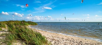 Slapp av i denne moderne villaen i Friesland