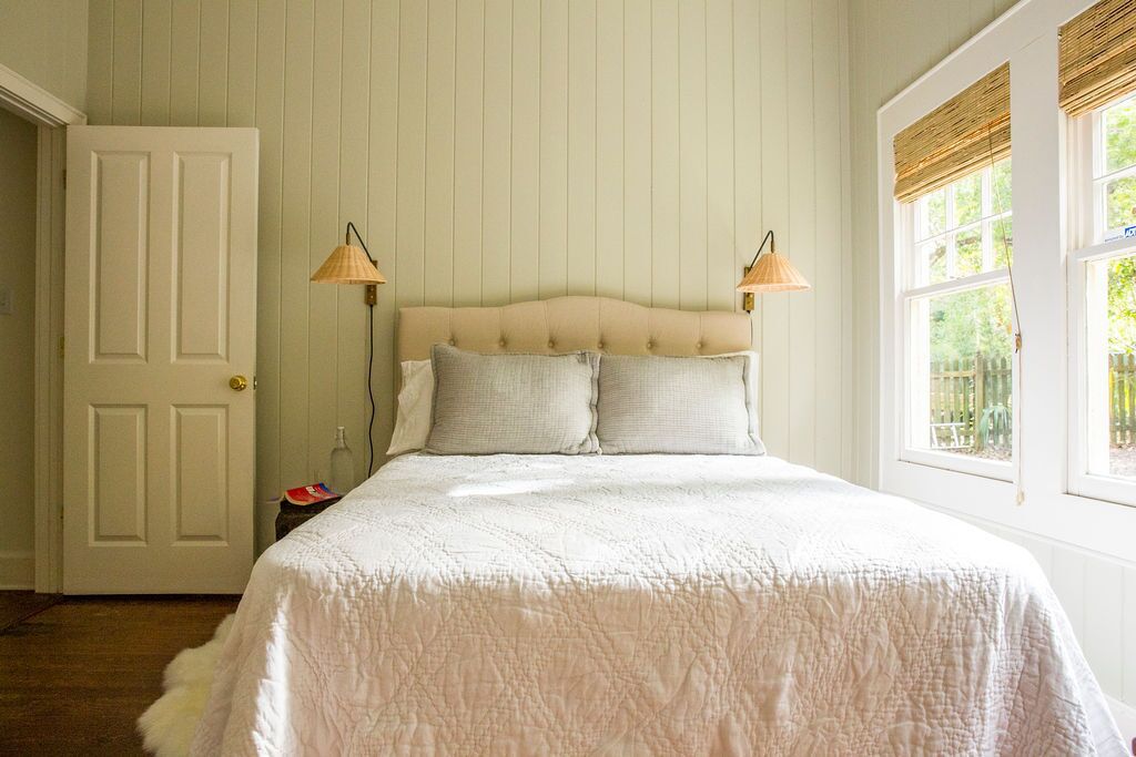 3 bedrooms, iron/ironing board, internet, bed sheets