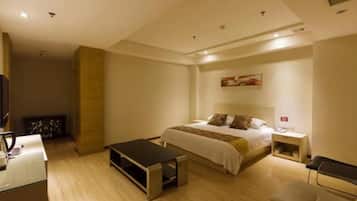 Shower, free toiletries, slippers