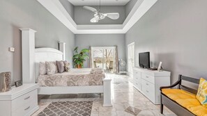 7 bedrooms, iron/ironing board, free WiFi, bed sheets - Luxury Waterfront Home over 6000 sq ft.  (Decatur)