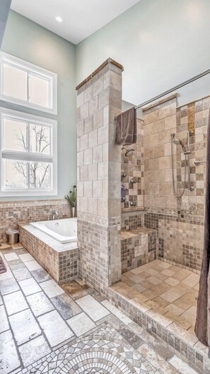 Ensemble baignoire-douche, baignoire à remous, séchoir à cheveux