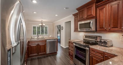 Cozy home, rural setting, near Gulf Beaches