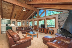 TV, fireplace, video games - Beautiful Lake Tahoe Home at the Northstar Resort! (Truckee)