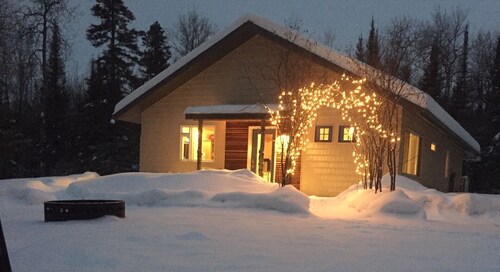 Wildwood Cottage, Duluth, private wooded retreat on the North Shore 