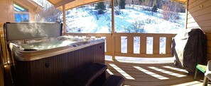 Outdoor spa tub - Luxury In Deer Valley-NEW REMODEL!  Unbeatable location, Free shuttle, Amenities (Deer Valley)