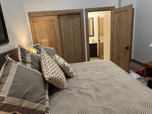 3 bedrooms, iron/ironing board, free WiFi, bed sheets - Luxury In Deer Valley-NEW REMODEL!  Unbeatable location, Free shuttle, Amenities (Deer Valley)