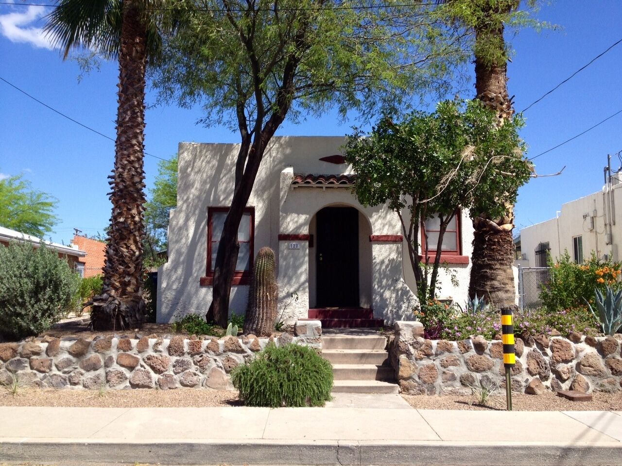 Historic Iron Horse District - Comfortable Home in the heart of Tucson.