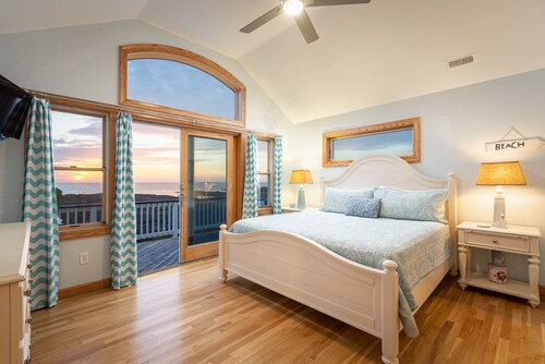 Panoramic Views! 7BR - 8BA - Elevator- Pool - Hot Tub - Game Room - Theater