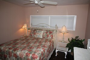 1 chambre, fer et planche à repasser, accès Internet, draps fournis