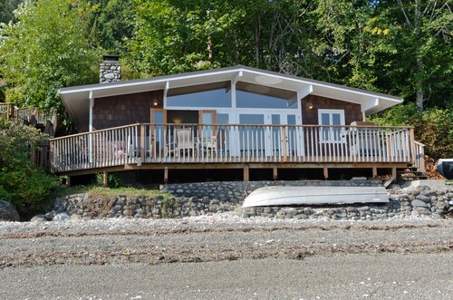 Hood Canal, Octopus Hole Beach Cabin. 315' Cove with Oysters!