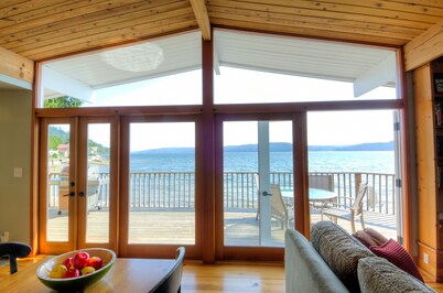Hood Canal, Octopus Hole Beach Cabin. 315' Cove with Oysters!