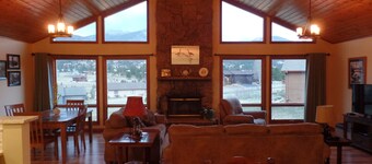 Kings Retreat, camas King size en las 3 habitaciones con excelentes vistas a la montaña