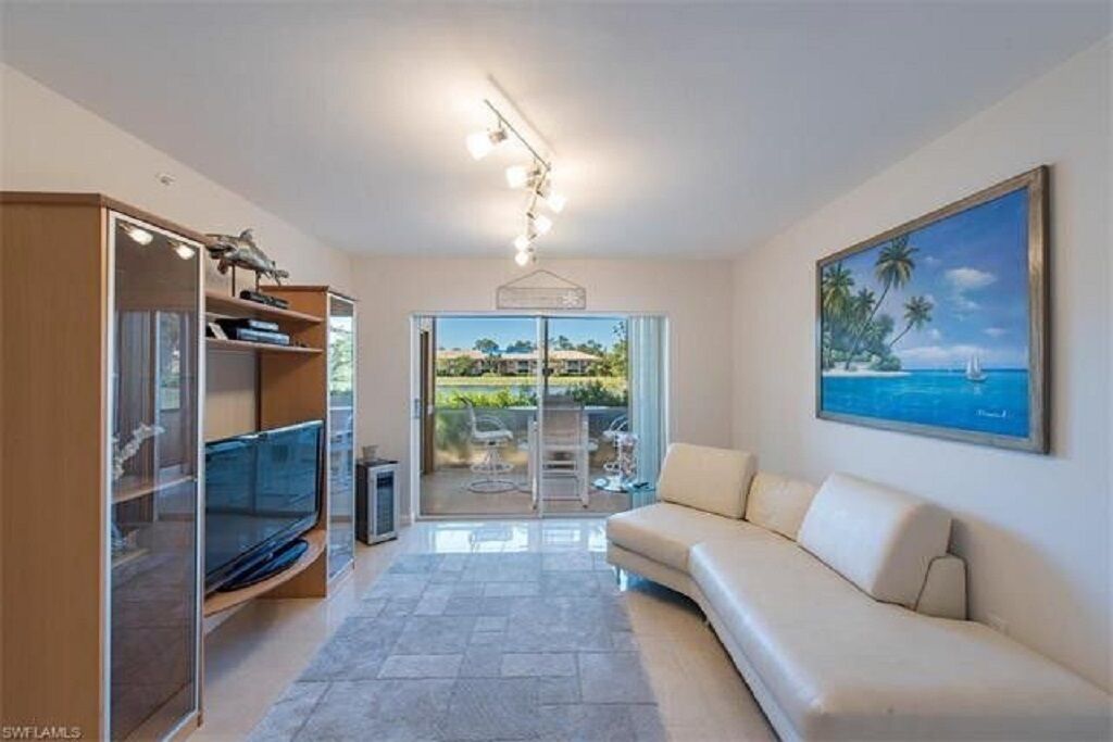 Naples luxury apartment 
