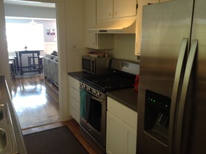 Frigorífic, microones, forn i placa de cuina