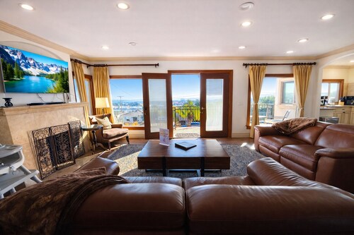 Luxury 5BD/4BA Mission Hills/Stunning Rooftop + Skyline Views