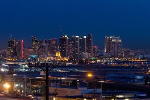 Exterior - Luxury 5BD/4BA Mission Hills/Stunning Rooftop + Skyline Views (San Diego)