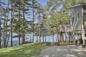 Enjoy a serene lakeside retreat with a cabin elevated on stilts, offering a deck with a vantage point over the water.