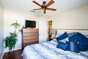 4 bedrooms, iron/ironing board, free WiFi, bed sheets