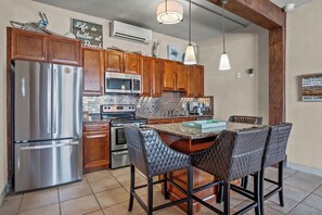 Mikrovågsugn, ugn, spishäll och diskmaskin