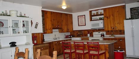 Frigorífic, microones, forn i placa de cuina