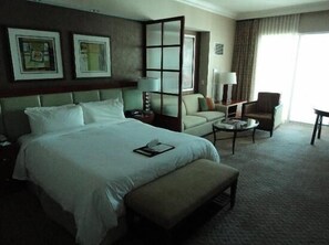 In-room safe, iron/ironing board, free WiFi, bed sheets