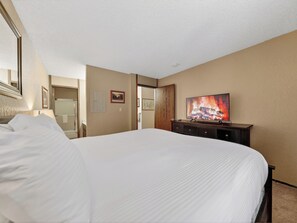 3 bedrooms, free WiFi, bed sheets - Ski-In/Out Giant Steps Condo | Sleeps 12 (Brian Head)