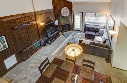 Ski-In/Out Giant Steps Condo | Sleeps 12