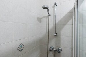 Combined shower/tub, hair dryer, towels, toilet paper